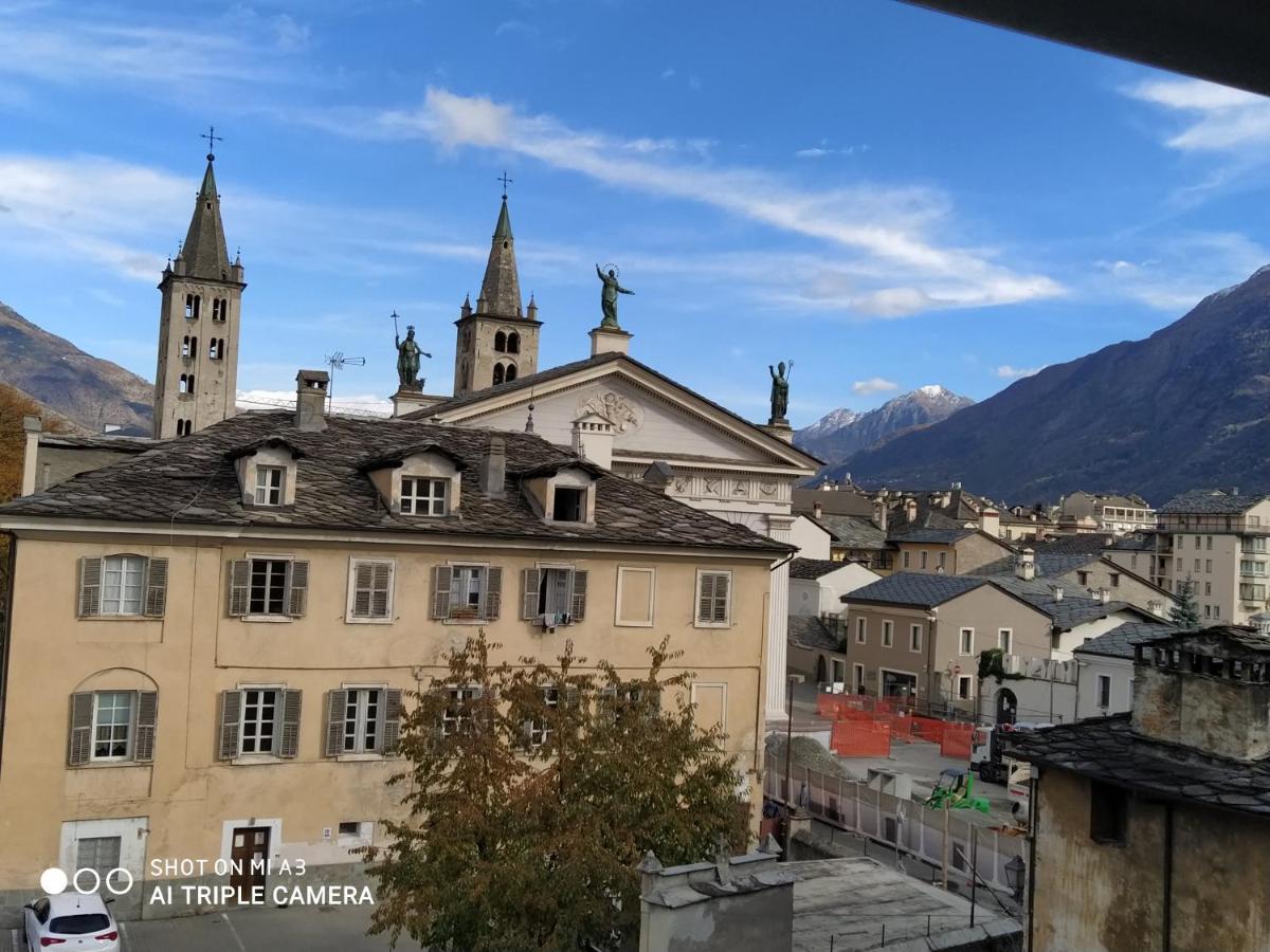 Un Oeil Sur La Cathedrale Leilighet Aosta Eksteriør bilde